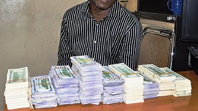 [Photos] Nigeria anti-graft outfit arrests man with 400,000 fake dollars