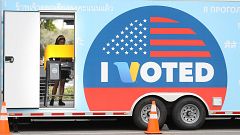 Image: A voter prepares her ballot during early Democratic primary voting i