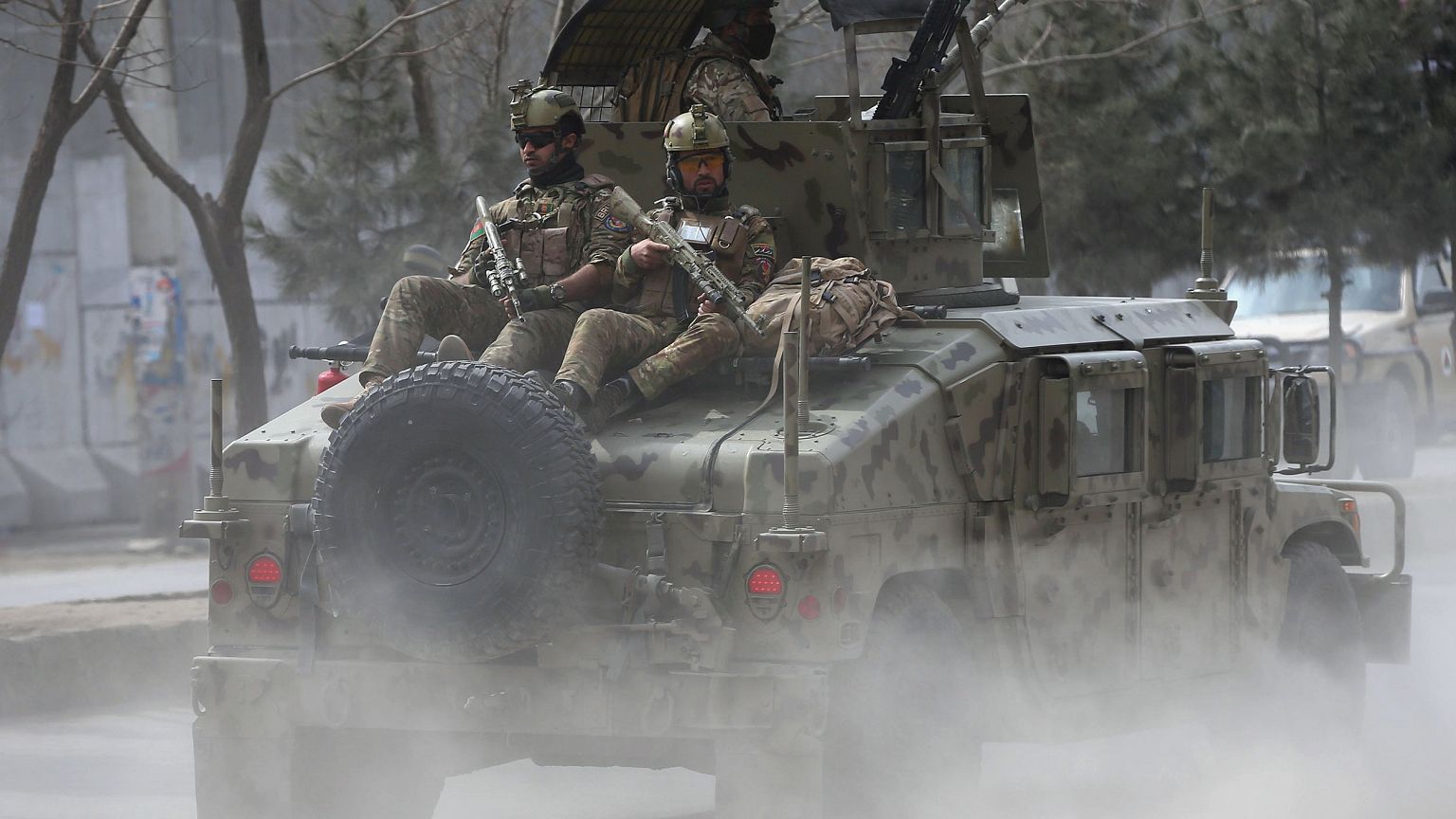 Image: Afghan security forces arrive at the site of an attack in Kabul, Afg
