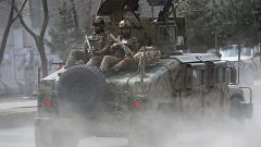 Image: Afghan security forces arrive at the site of an attack in Kabul, Afg