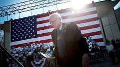 Image: Sen. Bernie Sanders arrives for a campaign rally in Chicago on March