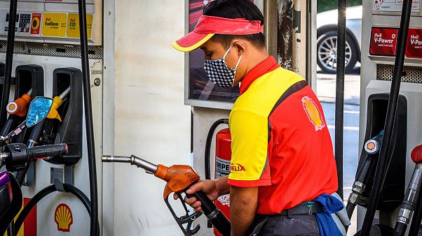 Image: A gas station in Bangkok Image: A gas station in Bangkok