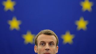 Macron contro tutti tra applausi e critiche al Parlamento europeo