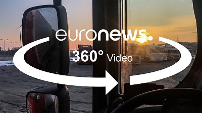 Come si vive a bordo di un camion: 4mila chilometri con il camionista ucraino Ruslan