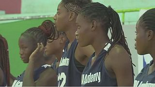 Sénégal : des jeunes filles formées au basketball