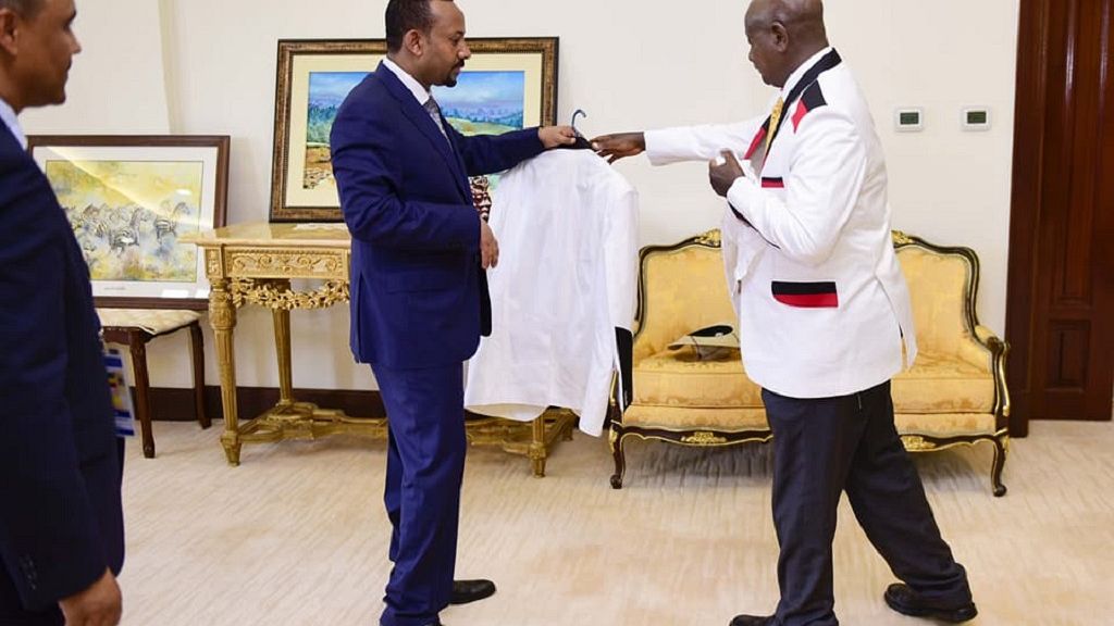 RÃ©sultat de recherche d'images pour "Museveni shows off gifts received from Ethiopia PM"