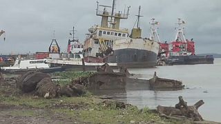 Cameroon begins operations to clear boat wrecks off Doula port