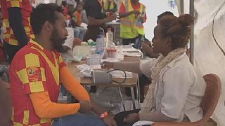 Ethiopians donate blood to victims receiving medical care