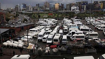 Afrique du Sud : onze chauffeurs de taxi abattus à leur retour des funérailles