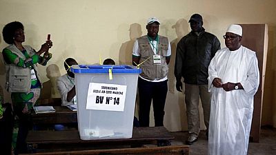 Malians vote in presidential run-off under the rain