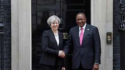 Theresa May au Kenya pour sa première visite en Afrique