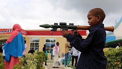 [Photos] Les pistolets en jouet : cadeau favori des enfants somaliens