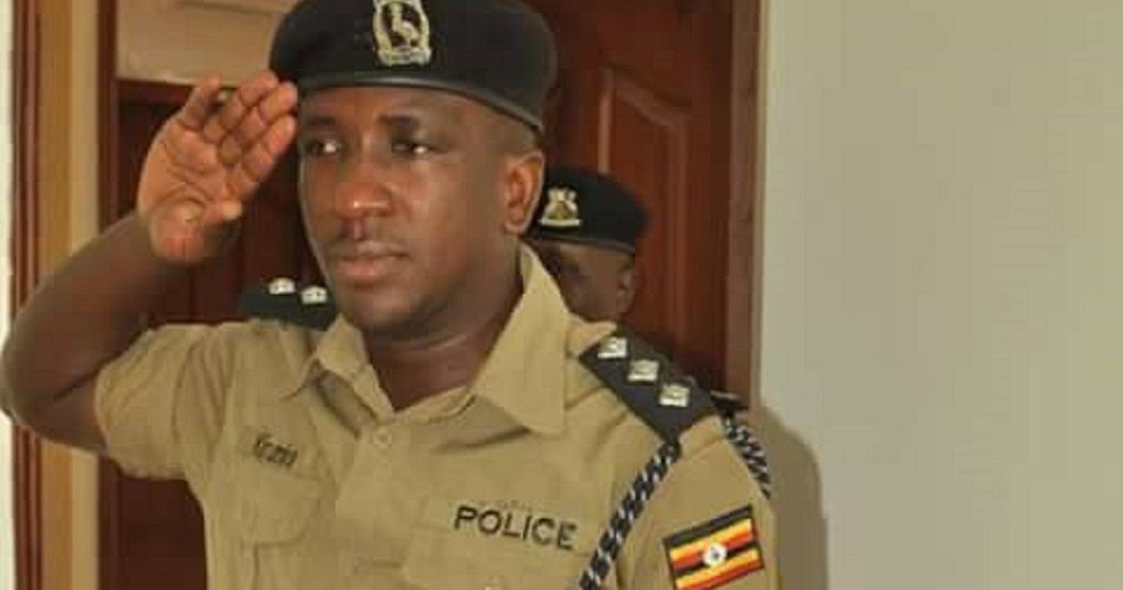Ugandans attack govt officials at funeral of slain police chief | Africanews