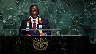 Le président zimbabwéen propose d'offrir un terrain de golf à Donald Trump
