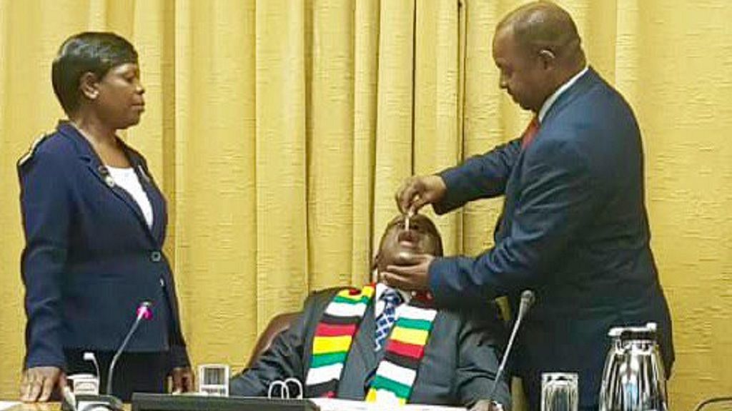 Photo: Zimbabwe president gets cholera vaccine at cabinet ...