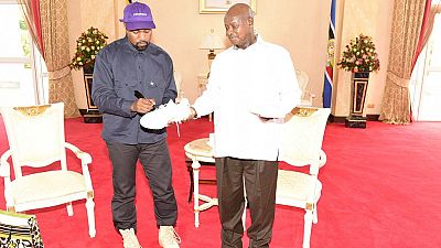 [Photos] Kanye West et son épouse Kim à la rencontre du président ougandais