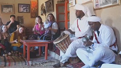Au Maroc, les Gnawa célèbrent leurs ancêtres en musique