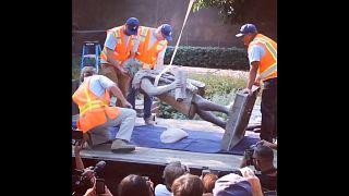 Ledöntöttek egy Kolumbusz Kristóf szobrot Los Angelesben