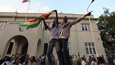 Un an après la chute de Mugabe, où va le Zimbabwe ?