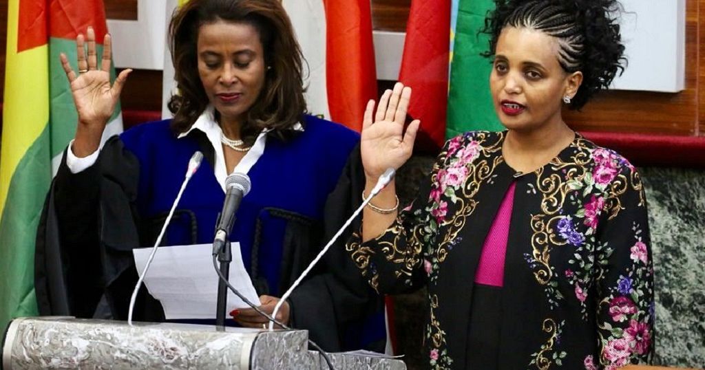 Kolbasa bilan eshakdagi yigitni sikish onlayn video