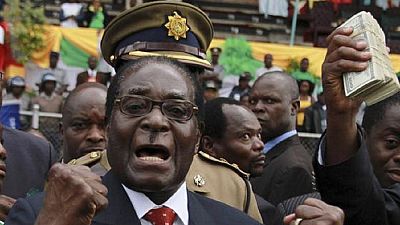 Zimbabwe : les espèces volées chez Mugabe réévaluées à plus de 533 millions de francs CFA