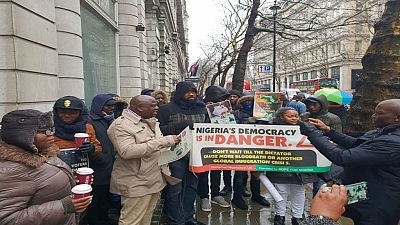 Nigeria : la diaspora de Londres manifeste contre la suspension du président de la cour suprême