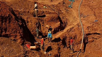 Zimbabwe : plusieurs mineurs illégaux piégés après l'effondrement de deux mines
