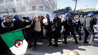 L'Algérie attend la réponse du camp présidentiel aux manifestations massives