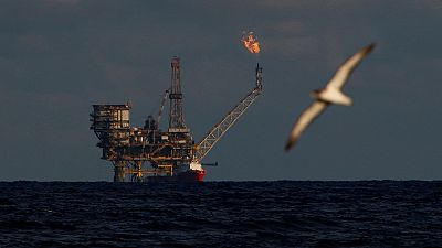 Les stocks de pétrole dégringolent