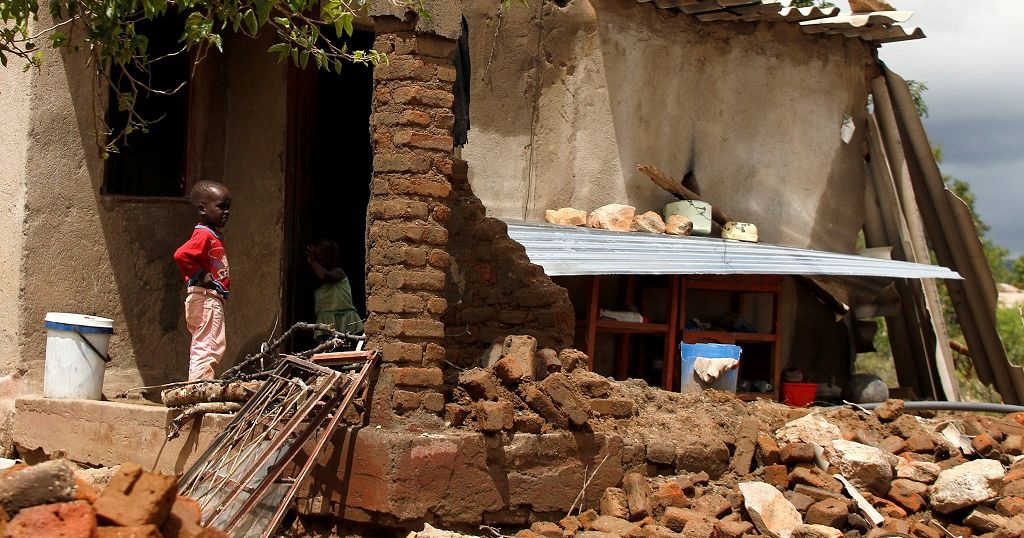 Zimbabwean soldiers support victims of Cyclone Idai | Africanews