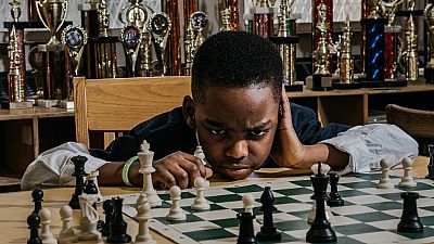 Un jeune champion nigérian d'échecs invité par Bill Clinton