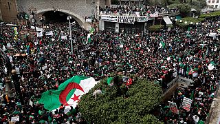 Algérie : Bouteflika doit "partir immédiatement", clament les manifestants