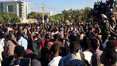 Quand le départ de Bouteflika revigore les manifestants soudanais