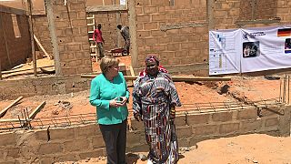 Au Niger, Merkel promet des emplois pour contenir l'immigration