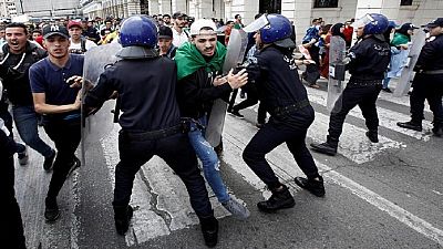 Nombreuses arrestations à Alger avant un nouveau rassemblement contre le pouvoir