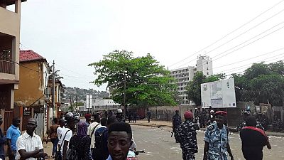 Sierra Leone : heurts à Freetown après une décision de justice favorable au président