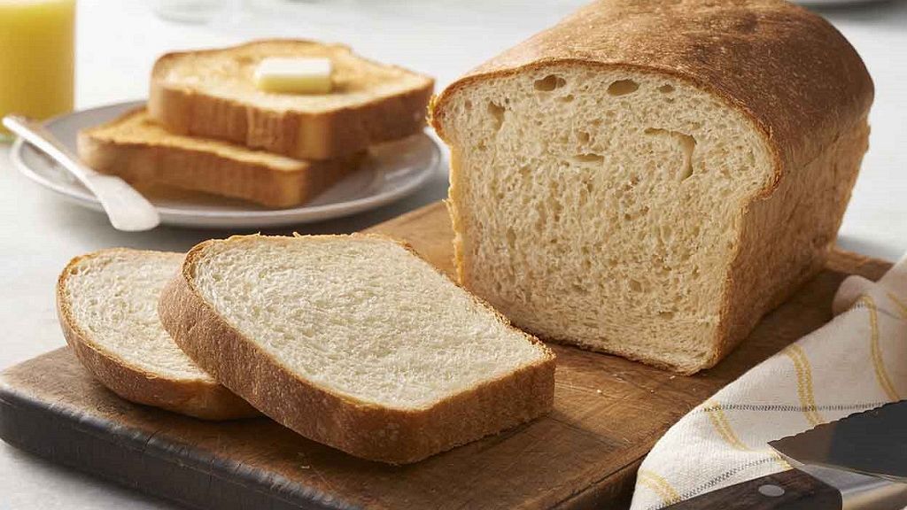 Armed robbers steal 500 loaves of bread in Zimbabwe Africanews