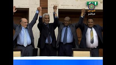 Soudan : signature d'un accord entre militaires et chefs de la contestation