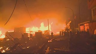 Massive blaze consumes 200 homes in Peruvian capital