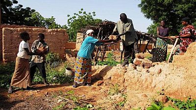 Mali : des centaines de déplacés après un massacre rentrent chez eux