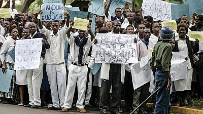 Zimbabwean doctors threaten to strike over pay