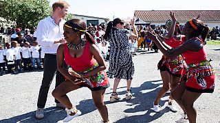 Meghan and Harry show off dance moves in South Africa [No Comment]