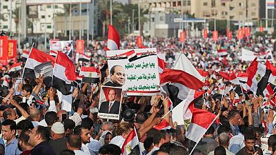 Egypte : manifestations sporadiques pour et contre Sissi