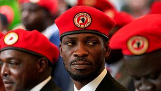 Ouganda : six partisans de l'opposition détenus par la police pour « port d'un béret rouge »