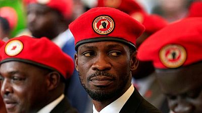 Ouganda : six partisans de l'opposition détenus par la police pour « port d'un béret rouge »