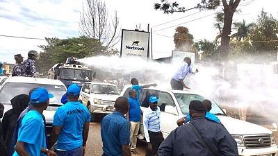 Uganda police uses water canons to brutally arrest opposition leader Besigye