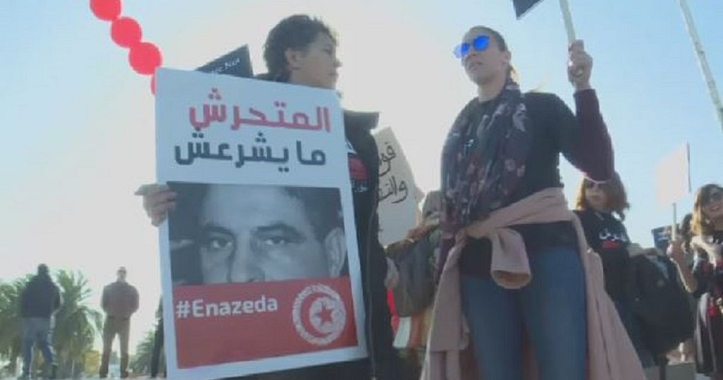Des Tunisiennes protestent contre le harcèlement sexuel devant le Parlement