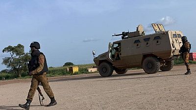 Burkina : trois militaires et une "vingtaine de terroristes" tués dans le Nord