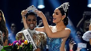Une Sud-Africaine élue Miss univers sans tissage, ni mèches, ni « vrais cheveux »