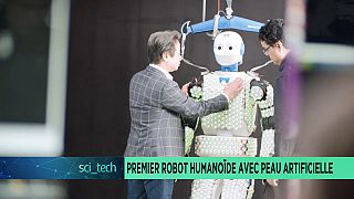 Premier robot humanoïde avec peau artificielle [Sci-tech]